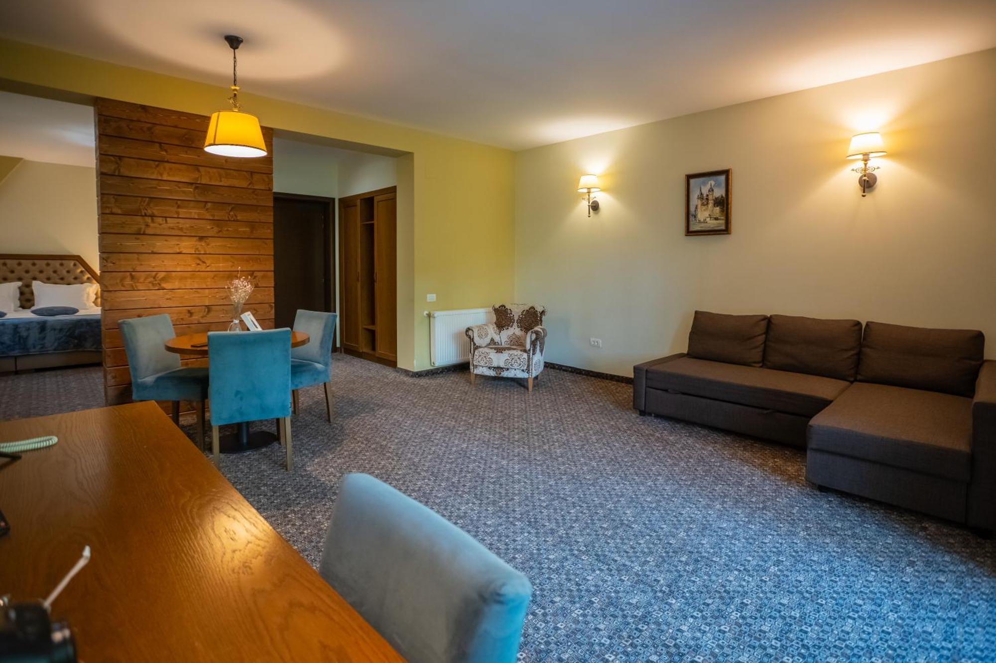 Opus Villa Sinaia Exterior foto A living room in a typical apartment
